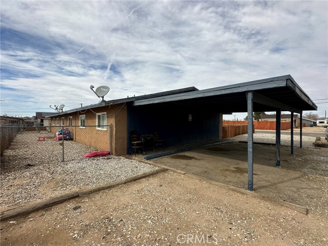 Detail Gallery Image 3 of 17 For 11895 White Ave, Adelanto,  CA 92301 - 6 Beds | 3 Baths