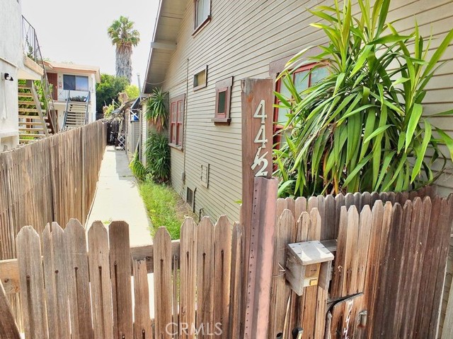 744 Gladys Avenue, Long Beach CA: https://media.crmls.org/medias/74821658-f157-4785-8e44-b78614ebca2f.jpg