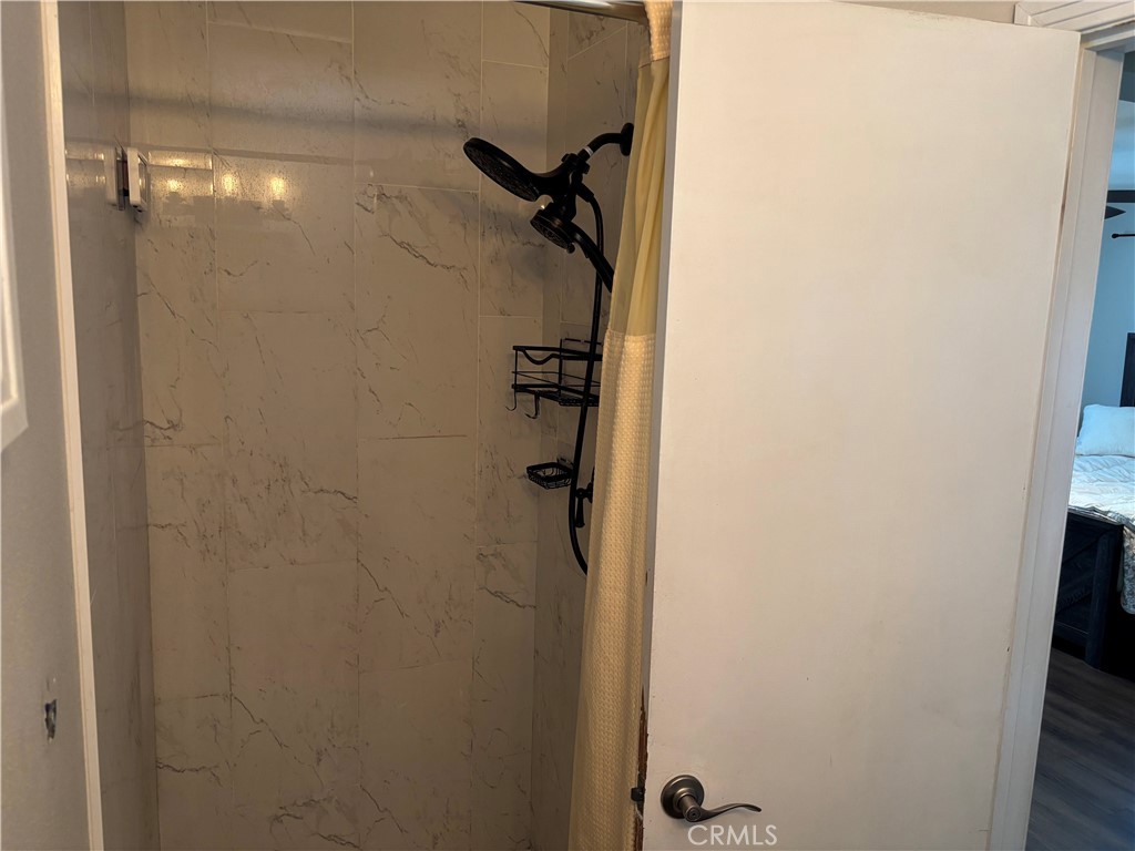 https://media.crmls.org/medias/748278bd-da77-41f0-9169-ce0be499b79f.jpg?preset=X-Large