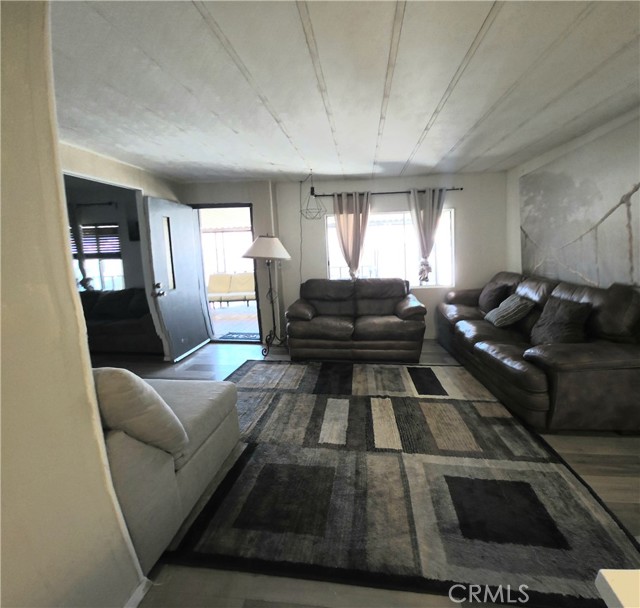 Detail Gallery Image 7 of 9 For 2601 E Victoria St #74,  Compton,  CA 90220 - 3 Beds | 2 Baths