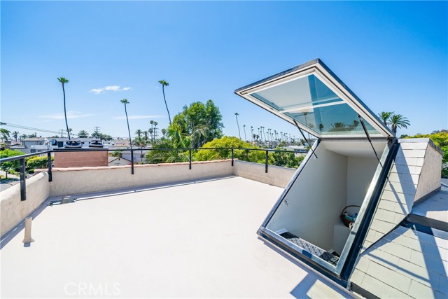 708 Main Street, Huntington Beach CA: https://media.crmls.org/medias/7483af07-7f15-43f5-b7dd-7111210a1351.jpg