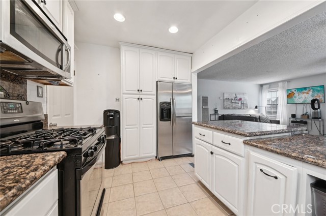 Detail Gallery Image 10 of 36 For 2251 E 63rd St, Long Beach,  CA 90805 - 3 Beds | 2 Baths