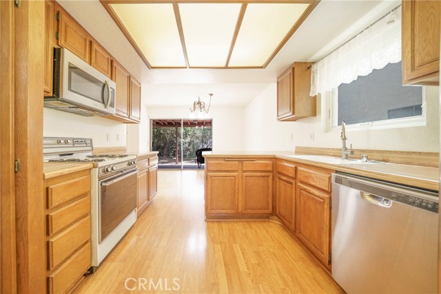 9148 Tujunga Canyon Boulevard, Tujunga CA: https://media.crmls.org/medias/7484422a-029f-459a-9451-f206b7180005.jpg