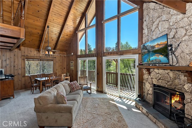 Detail Gallery Image 8 of 53 For 28193 Grenoble Ln, Lake Arrowhead,  CA 92352 - 3 Beds | 2 Baths