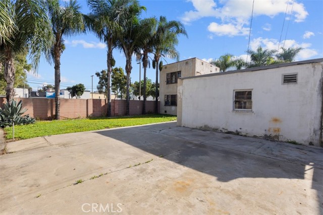 Detail Gallery Image 15 of 20 For 10001 Bowman Ave, South Gate,  CA 90280 - 4 Beds | 2 Baths