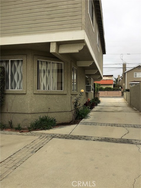 2206 Clark Lane, Redondo Beach, California 90278, 4 Bedrooms Bedrooms, ,2 BathroomsBathrooms,Residential,Sold,Clark,PV17129108