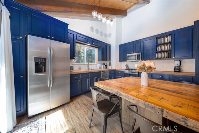 Detail Gallery Image 14 of 58 For 39651 Flicker Rd, Fawnskin,  CA 92333 - 5 Beds | 3/1 Baths