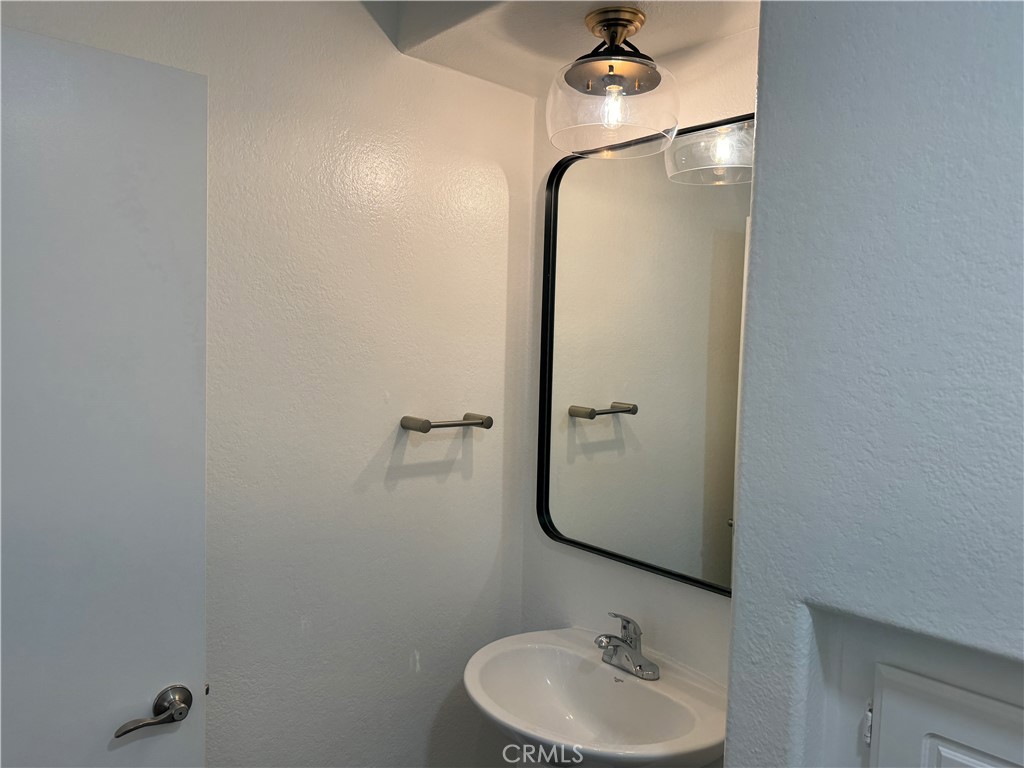 https://media.crmls.org/medias/7486c4ff-b5d9-4bcc-be27-e95ad2fe9043.jpg?preset=X-Large