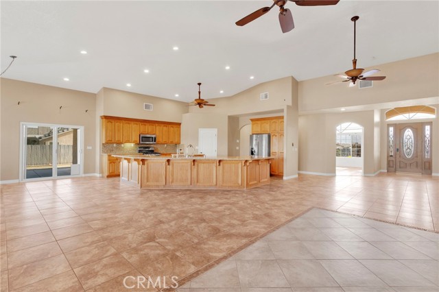 Detail Gallery Image 11 of 65 For 17412 Danbury Ave, Hesperia,  CA 92345 - 6 Beds | 3 Baths