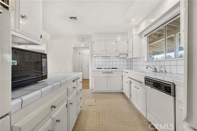 9501 Lubao Avenue photo 9
