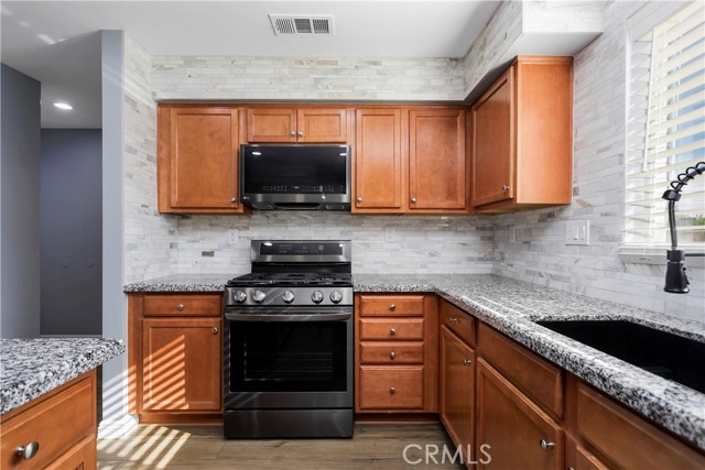 Detail Gallery Image 12 of 33 For 43106 Sondi Dr, Lancaster,  CA 93536 - 4 Beds | 2/1 Baths