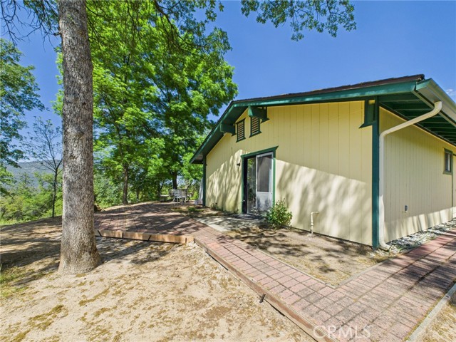 40170 Hillsborough Loop, Oakhurst CA: https://media.crmls.org/medias/7488fd59-333c-441a-99d0-d5251fe7f9b4.jpg