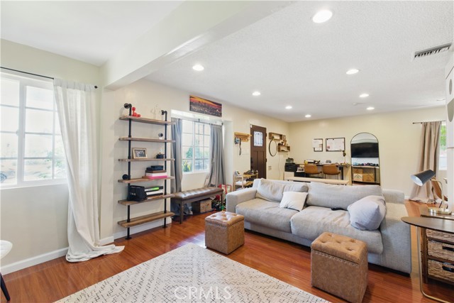 Detail Gallery Image 7 of 21 For 413 Brady Ave, Montebello,  CA 90640 - 2 Beds | 2 Baths