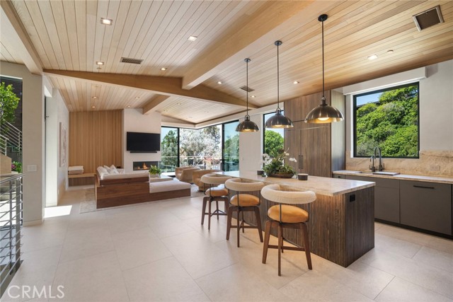 702 Diamond, Laguna Beach CA: https://media.crmls.org/medias/748b07da-b568-4d65-87a2-25161195f2f3.jpg