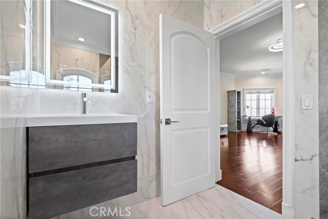 13320 Mulholland Drive, Beverly Hills CA: https://media.crmls.org/medias/748b1734-6a79-4718-9c1d-accdc4ff6fdc.jpg