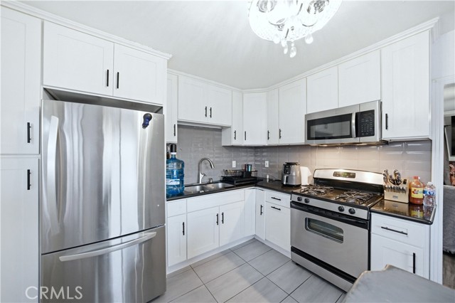 Detail Gallery Image 12 of 35 For 307 S Locust Ave, Compton,  CA 90221 - 4 Beds | 2 Baths