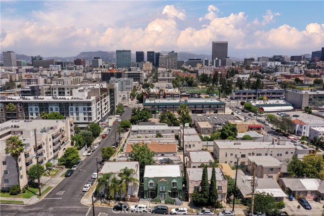 2945 W 11th Street, Los Angeles CA: https://media.crmls.org/medias/748ba106-21b5-4742-a4b7-7dbab22778fa.jpg