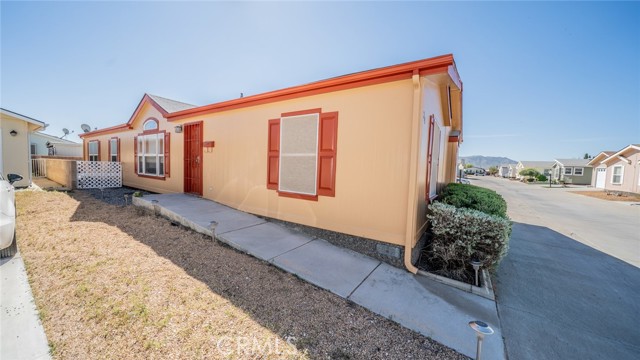 Detail Gallery Image 5 of 56 For 22241 Nisqually #74,  Apple Valley,  CA 92308 - 4 Beds | 2 Baths