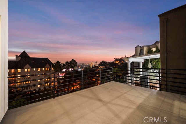 Detail Gallery Image 28 of 35 For 8246 Woodshill Trl, Los Angeles,  CA 90069 - 5 Beds | 5 Baths