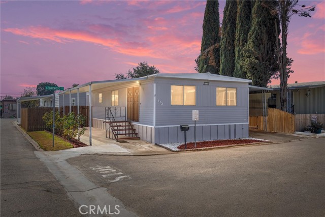 Detail Gallery Image 1 of 1 For 113 Cedarwood Ln, Bakersfield,  CA 93308 - 2 Beds | 2 Baths
