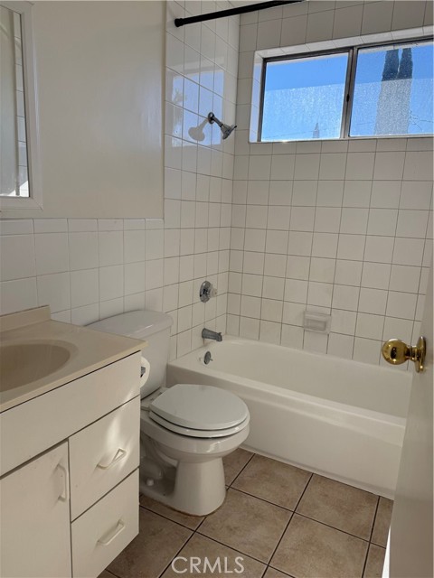 Detail Gallery Image 8 of 12 For 1953 N Parish #C,  Burbank,  CA 91504 - 2 Beds | 1/1 Baths