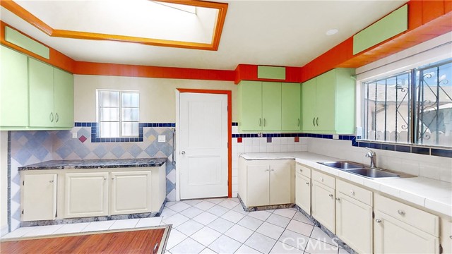 1638 W 51st Street, Los Angeles CA: https://media.crmls.org/medias/748d085f-aa56-4378-8fd8-db14e612fea8.jpg