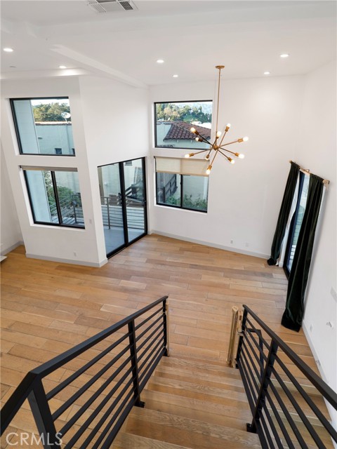 Detail Gallery Image 24 of 46 For 2400 Glendale Ct, Los Angeles,  CA 90039 - 3 Beds | 3 Baths