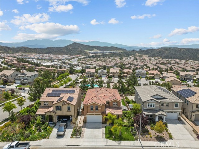 19512 Griffith Drive, Saugus CA: https://media.crmls.org/medias/748e1cde-a7e6-4281-96ac-3571da610cfe.jpg