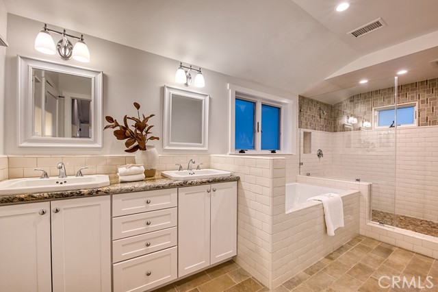 Detail Gallery Image 13 of 22 For 2709 Cove St, Corona Del Mar,  CA 92625 - 3 Beds | 2/1 Baths