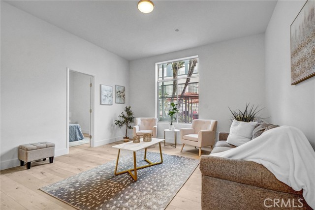 435 W Center Street Promenade, Anaheim CA: https://media.crmls.org/medias/748f2bcb-ca4c-437c-81c4-116d4dbd15b4.jpg