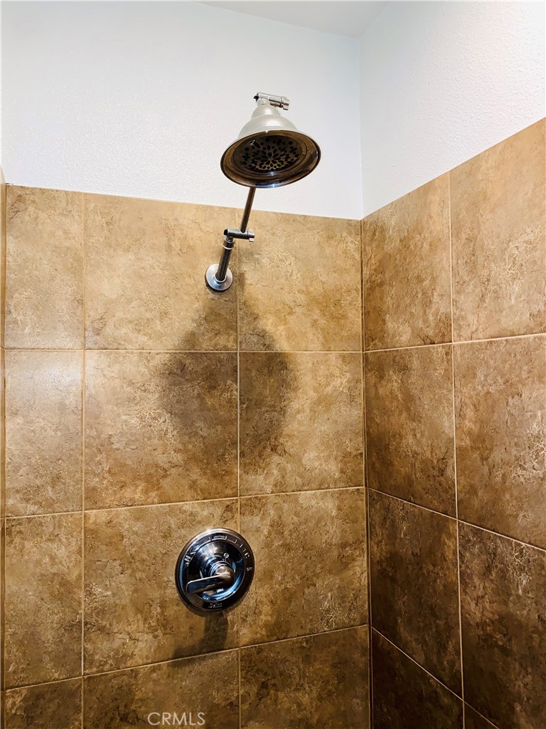 https://media.crmls.org/medias/7490c928-f100-4c64-aa9c-8538512b4edb.jpg?preset=X-Large