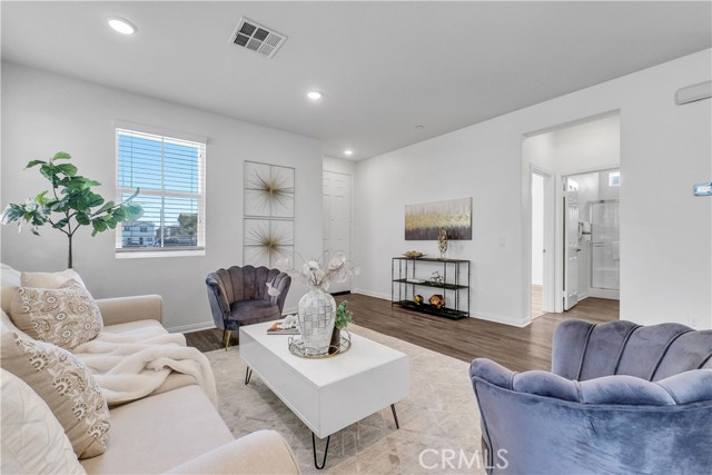 5855 Silveira Street, Eastvale CA: https://media.crmls.org/medias/74914a65-7e92-4ca7-8e88-24ad6be75400.jpg