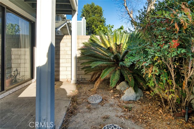 Detail Gallery Image 5 of 33 For 181 N Magnolia Ave #D,  Anaheim,  CA 92801 - 3 Beds | 2/1 Baths