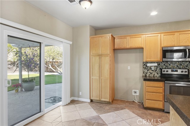 Detail Gallery Image 16 of 40 For 2213 Lionudakis Ct, Modesto,  CA 95355 - 3 Beds | 2/1 Baths
