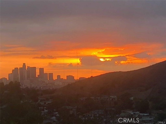 4940 La Calandria Way, Los Angeles CA: https://media.crmls.org/medias/749283fa-34cd-49c0-926d-3e3614e79b76.jpg