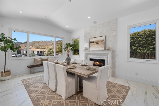Detail Gallery Image 10 of 72 For 32042 Isthmus View Dr, Rancho Palos Verdes,  CA 90275 - 6 Beds | 6/2 Baths