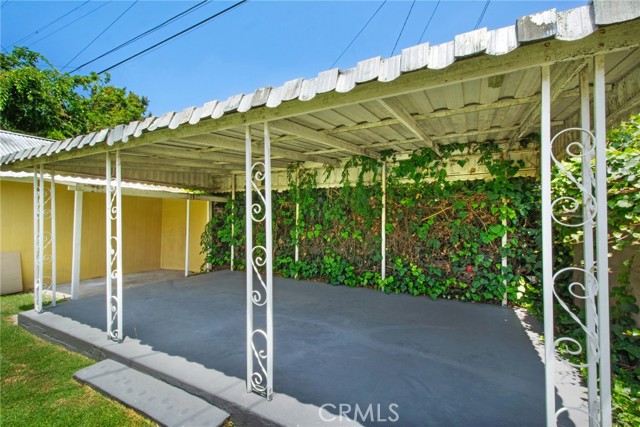 2107 30th Street, Los Angeles, California 90018, 3 Bedrooms Bedrooms, ,1 BathroomBathrooms,Single Family Residence,For Sale,30th,SB24117796