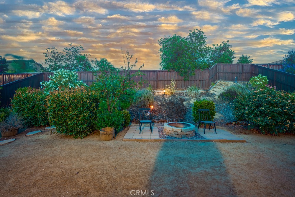 https://media.crmls.org/medias/7493fbcc-fccc-42e2-a000-9bfd4cea8911.jpg?preset=X-Large