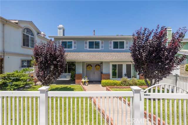 Detail Gallery Image 2 of 42 For 2117 Rockefeller Ln #1,  Redondo Beach,  CA 90278 - 4 Beds | 2/1 Baths