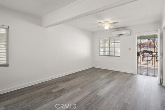Detail Gallery Image 6 of 33 For 1550 E Sandison St, Wilmington,  CA 90744 - 6 Beds | 2 Baths