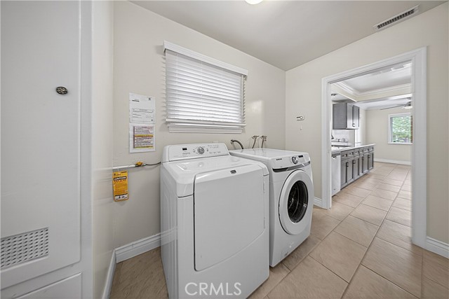 Detail Gallery Image 8 of 32 For 6906 Mclennan Ave, Lake Balboa,  CA 91406 - 3 Beds | 3 Baths