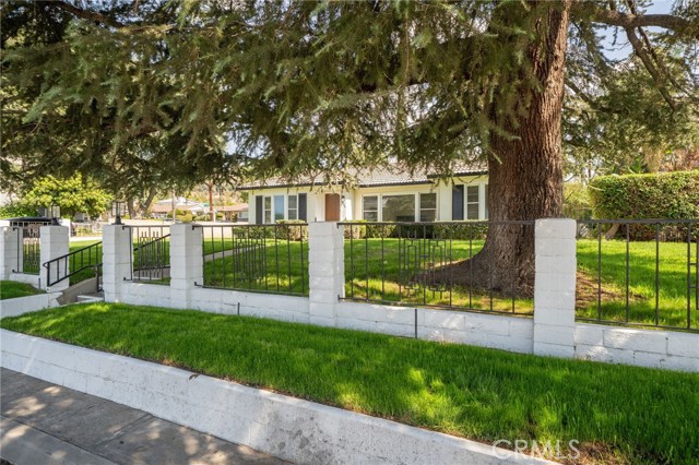 Detail Gallery Image 2 of 28 For 3895 Mountain Ave, San Bernardino,  CA 92404 - 4 Beds | 2 Baths