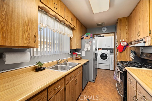 Detail Gallery Image 7 of 20 For 45461 3rd, Lancaster,  CA 93535 - 4 Beds | 2 Baths