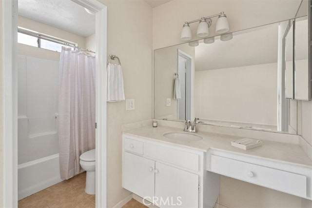 Detail Gallery Image 24 of 34 For 5461 Newcastle Ave #8,  Encino,  CA 91316 - 2 Beds | 2/1 Baths