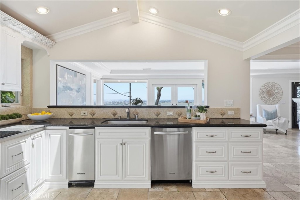 https://media.crmls.org/medias/7497980a-21b5-49b5-9397-17c5c147b84f.jpg?preset=X-Large