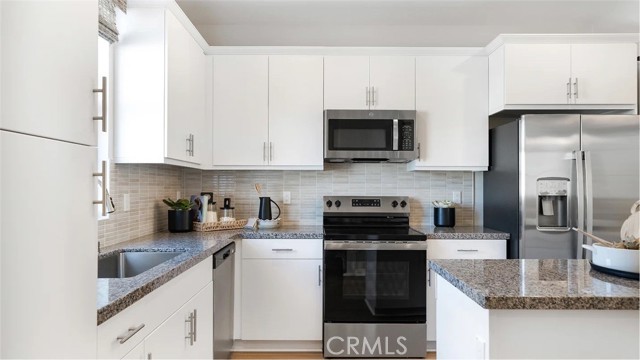 Detail Gallery Image 2 of 20 For 1211 Yeager Ave, Rialto,  CA 92376 - 4 Beds | 3 Baths