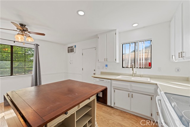 43323 LOOKABOUT RD, Lake Hughes CA: https://media.crmls.org/medias/7499c1ca-f5e2-4714-9164-2d7dddb8defc.jpg