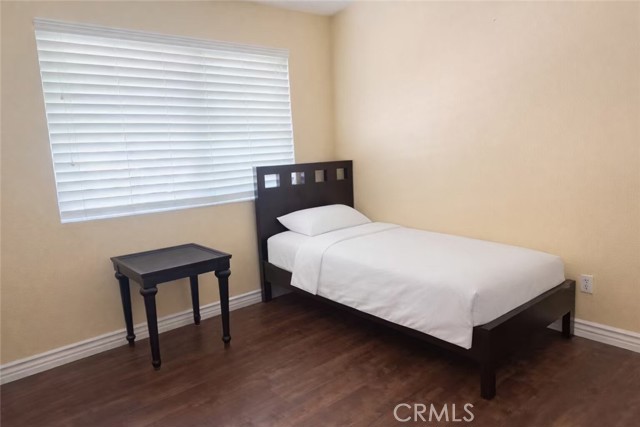 Detail Gallery Image 7 of 10 For 17094 Cambria, Fontana,  CA 92336 - 4 Beds | 2/1 Baths