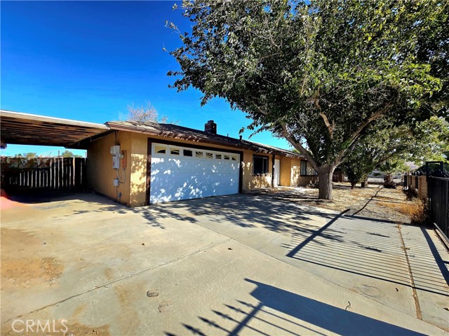 41042 163rd St E, Lancaster CA: https://media.crmls.org/medias/749a1f34-b8ab-46f9-ac91-790b0c3b0cea.jpg