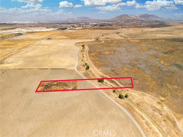 27200 San Jacinto, Perris CA: https://media.crmls.org/medias/749a888f-e30f-4e5d-be14-05af62631e94.jpg